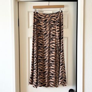 ✨REFORMATION Skirt - Zoe Tiger Print with Side Slit - Size 6